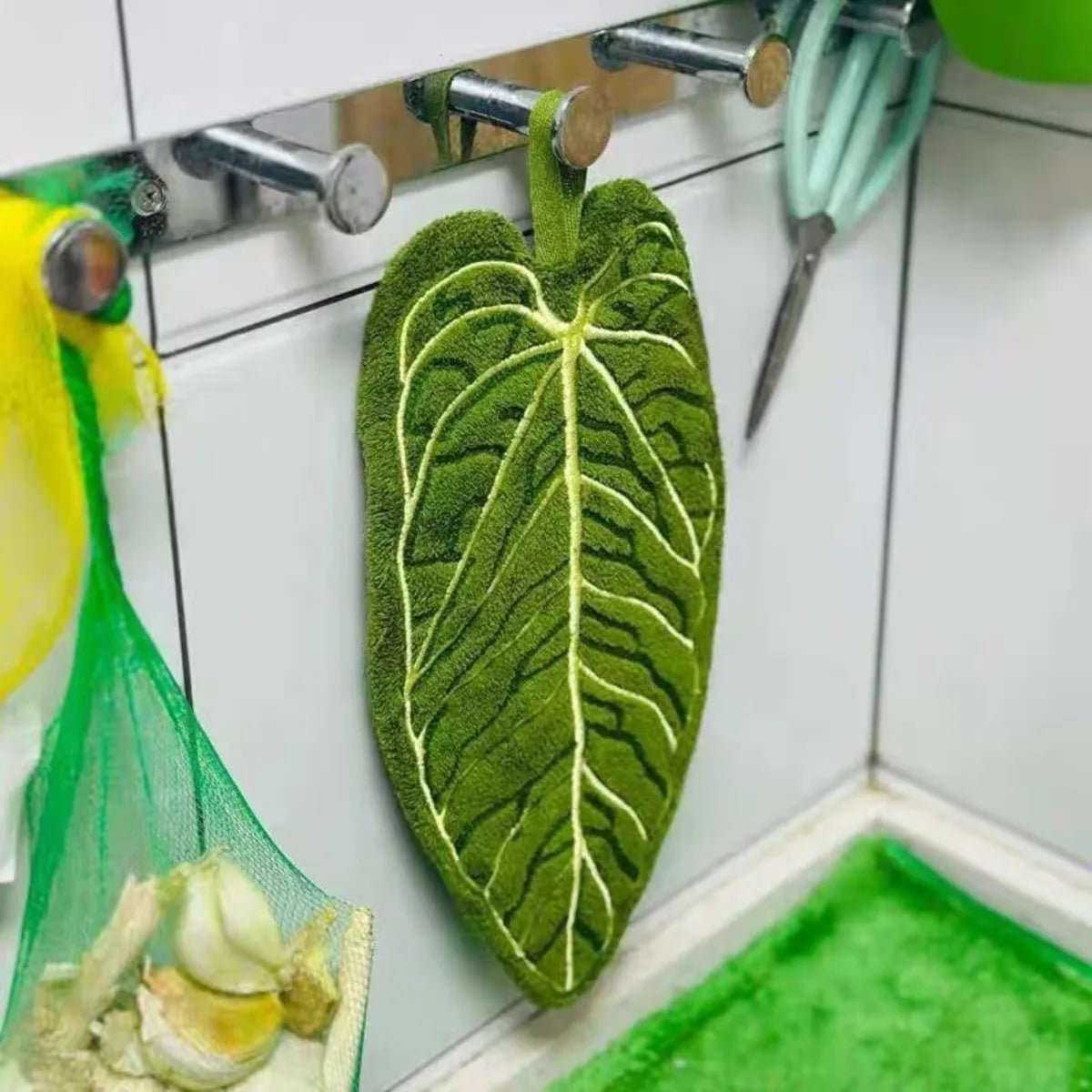 Plant Towels Leaf Design Ultra Absorbent Quick Dry Washable with Hanging Ring Hand Towel for Bathroom Kitchen Towel Decor